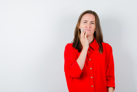 Почему болит зуб после лечения или пломбирования: причины и что делать